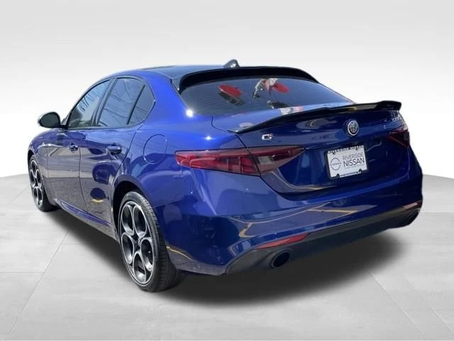 2022 Alfa Romeo Giulia - Image 5 of 20