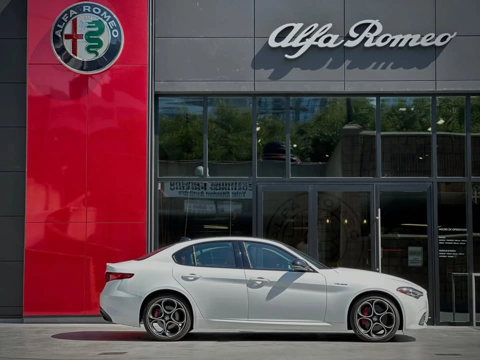 2022 Alfa Romeo Giulia - Image 3 of 10