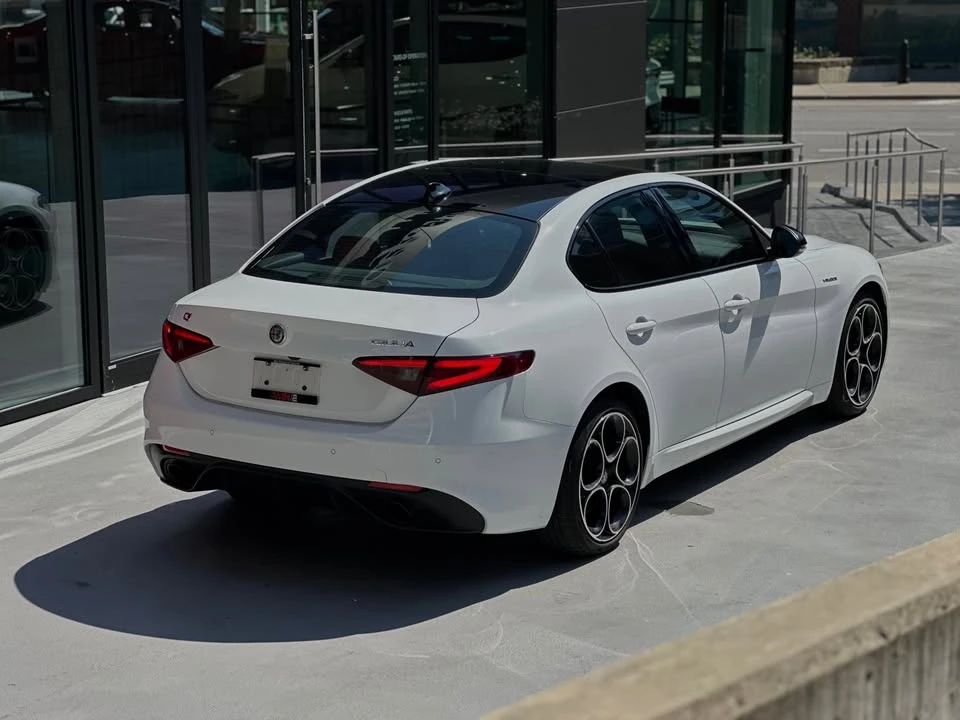 2022 Alfa Romeo Giulia - Image 4 of 10