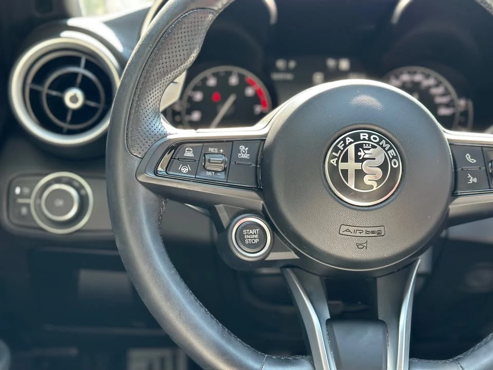2022 Alfa Romeo Giulia - Image 6 of 10