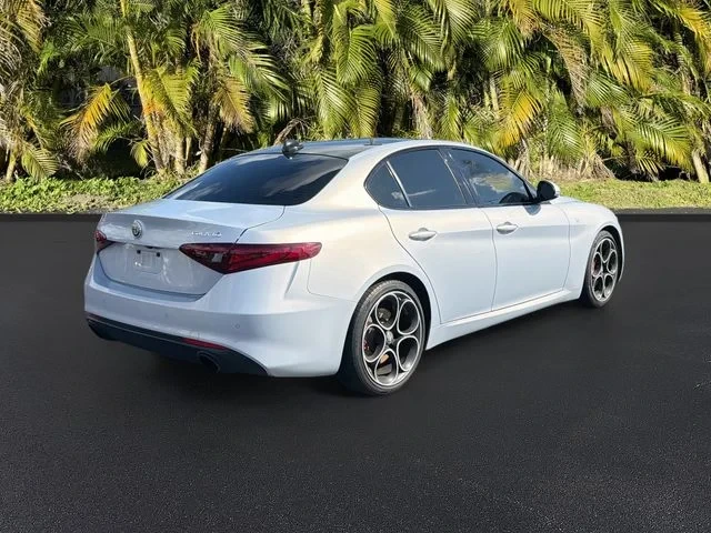 2022 Alfa Romeo Giulia - Image 2 of 3