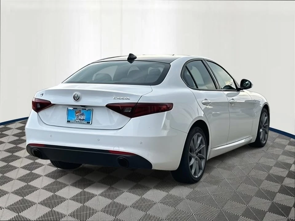 2022 Alfa Romeo Giulia - Image 3 of 19