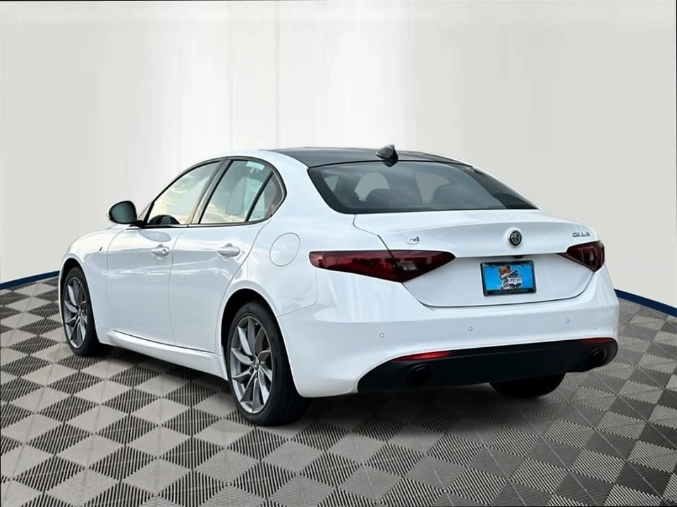 2022 Alfa Romeo Giulia - Image 4 of 19