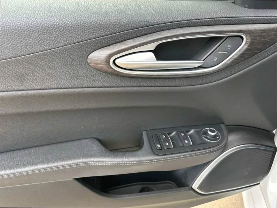 2022 Alfa Romeo Giulia - Image 11 of 19