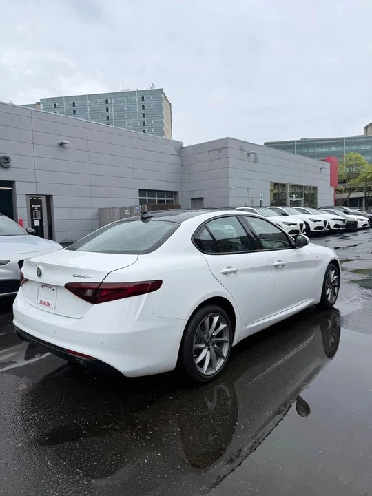 2022 Alfa Romeo Giulia - Image 3 of 14