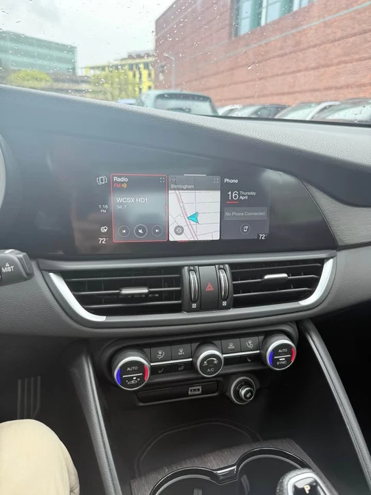 2022 Alfa Romeo Giulia - Image 12 of 14