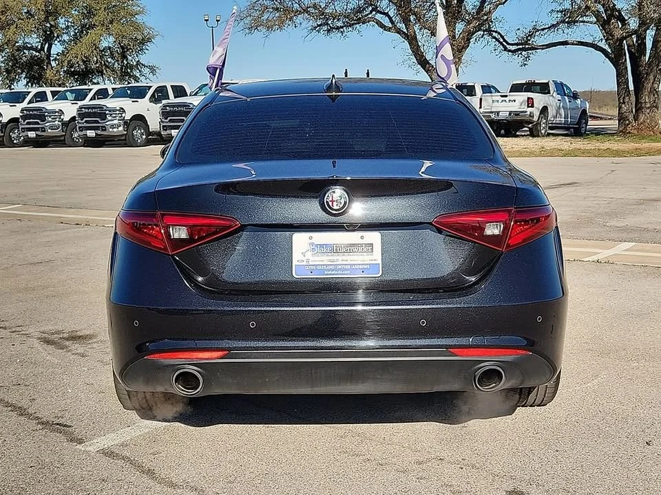 2022 Alfa Romeo Giulia - Image 11 of 13
