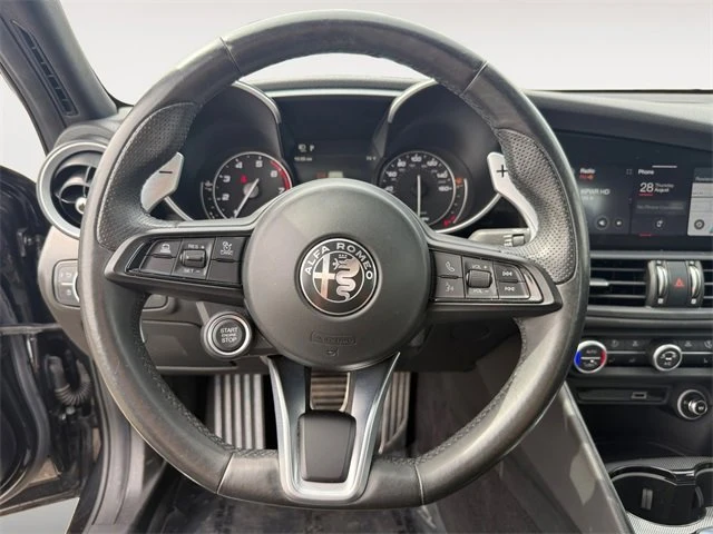 2022 Alfa Romeo Giulia - Image 15 of 19