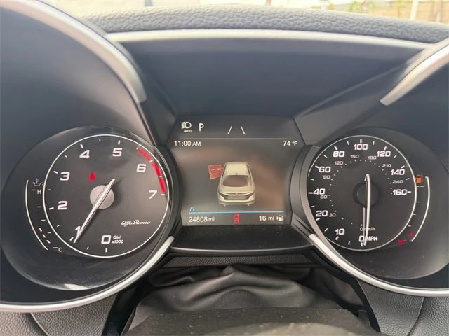 2022 Alfa Romeo Giulia - Image 16 of 19