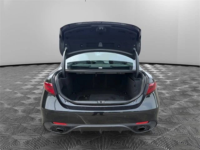 2022 Alfa Romeo Giulia - Image 8 of 19