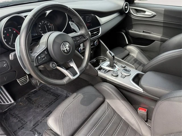 2022 Alfa Romeo Giulia - Image 14 of 19