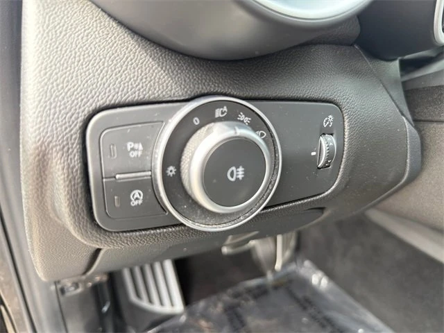 2022 Alfa Romeo Giulia - Image 12 of 19