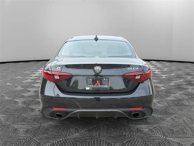 2022 Alfa Romeo Giulia - Image 5 of 19