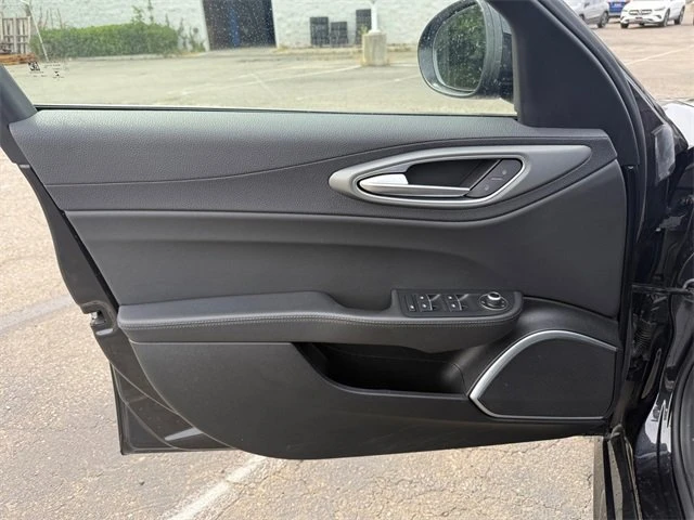 2022 Alfa Romeo Giulia - Image 9 of 19