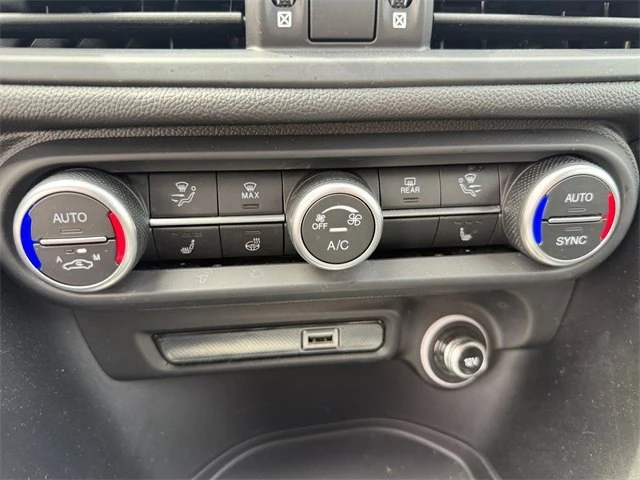2022 Alfa Romeo Giulia - Image 19 of 19