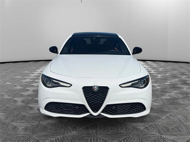 2022 Alfa Romeo Giulia - Image 2 of 20