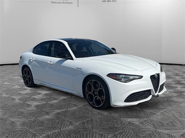 2022 Alfa Romeo Giulia - Image 3 of 20
