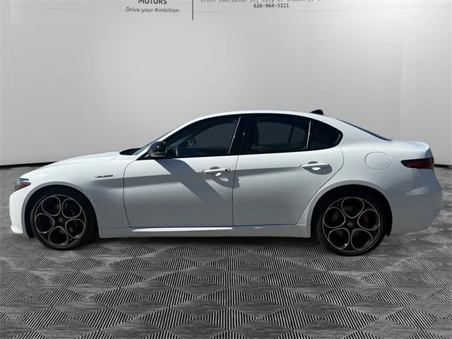 2022 Alfa Romeo Giulia - Image 8 of 20