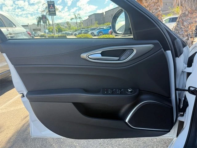 2022 Alfa Romeo Giulia - Image 11 of 20