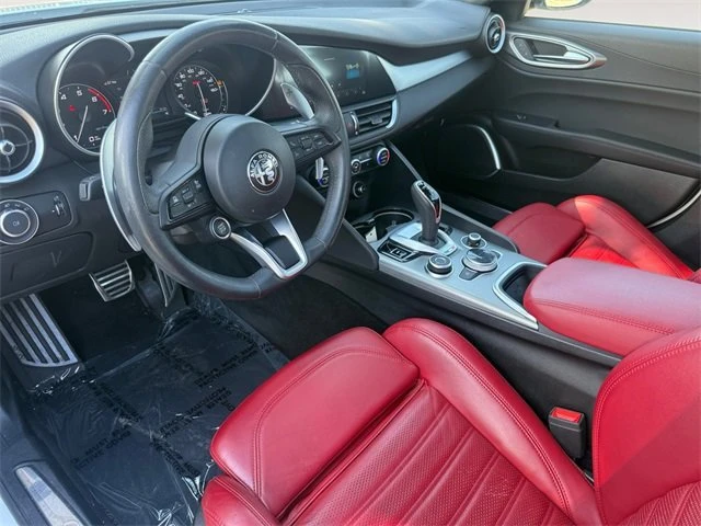 2022 Alfa Romeo Giulia - Image 16 of 20