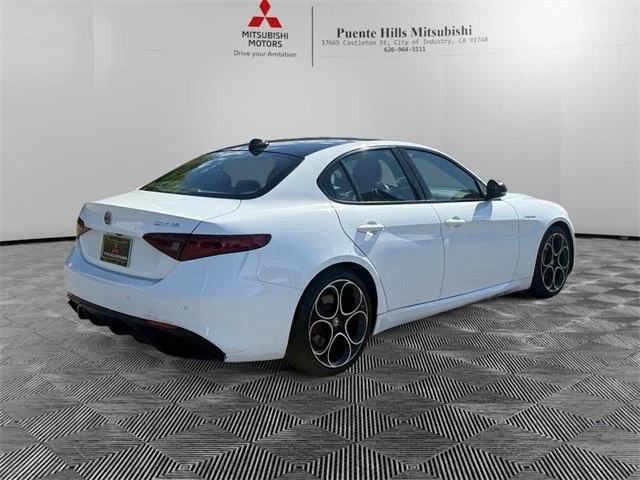 2022 Alfa Romeo Giulia - Image 5 of 20