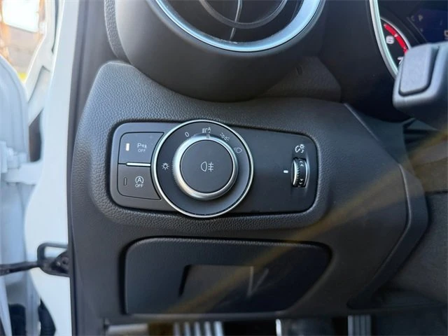 2022 Alfa Romeo Giulia - Image 14 of 20