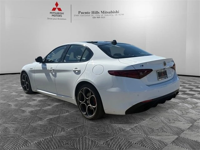 2022 Alfa Romeo Giulia - Image 7 of 20