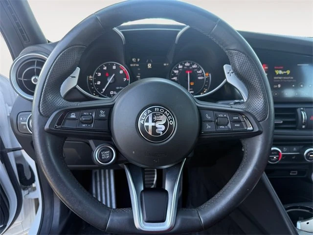 2022 Alfa Romeo Giulia - Image 17 of 20