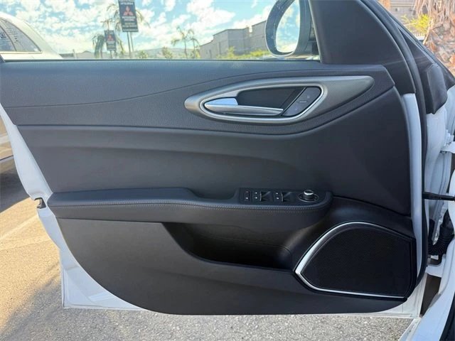 2022 Alfa Romeo Giulia - Image 10 of 20