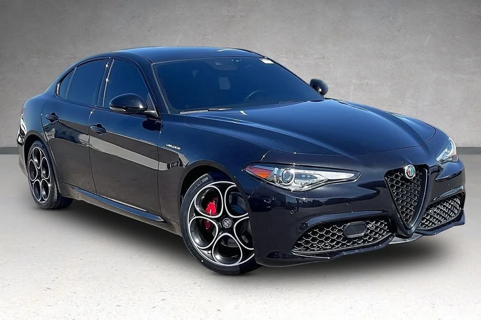 2022 Alfa Romeo Giulia - Image 2 of 5