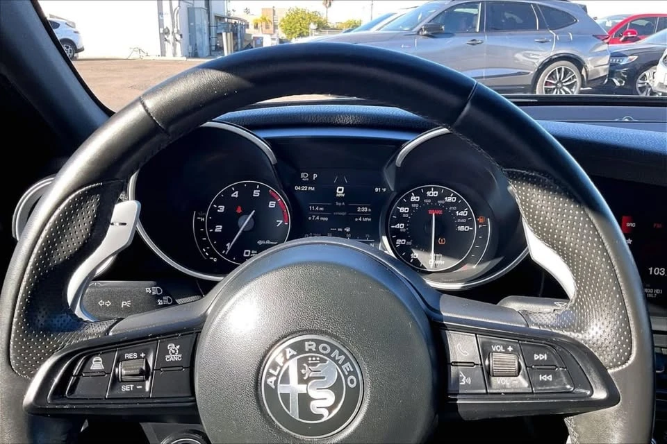2022 Alfa Romeo Giulia - Image 16 of 18