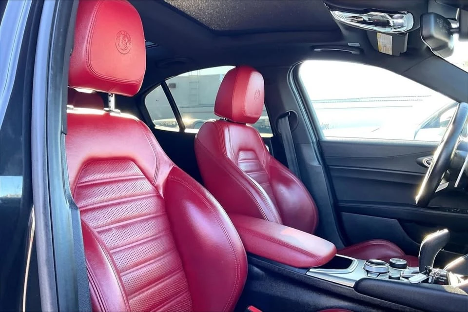 2022 Alfa Romeo Giulia - Image 5 of 18