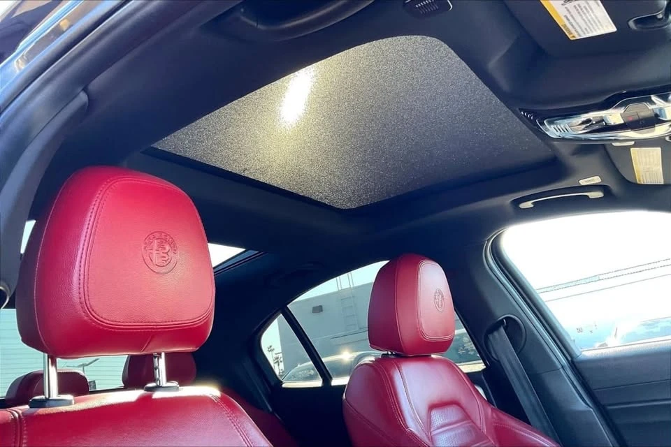 2022 Alfa Romeo Giulia - Image 18 of 18