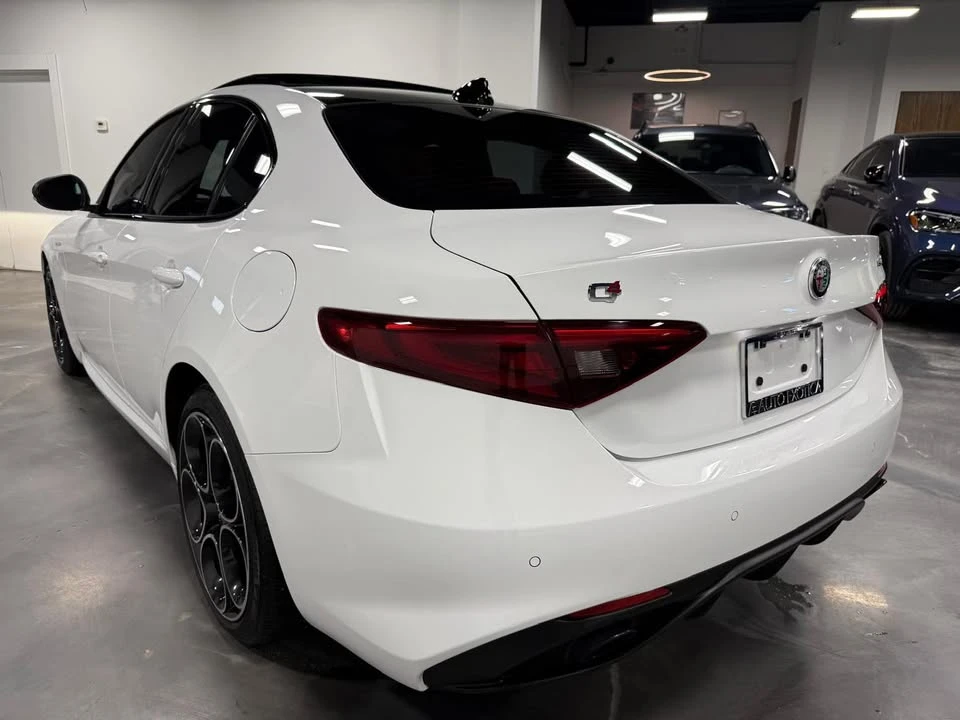 2022 Alfa Romeo Giulia - Image 4 of 20