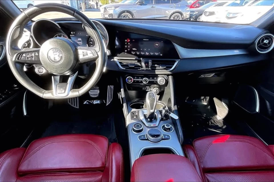 2022 Alfa Romeo Giulia - Image 11 of 18