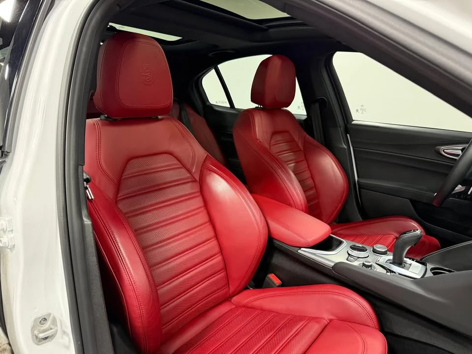 2022 Alfa Romeo Giulia - Image 11 of 20
