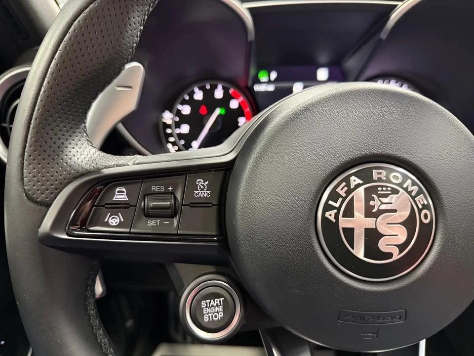 2022 Alfa Romeo Giulia - Image 16 of 20