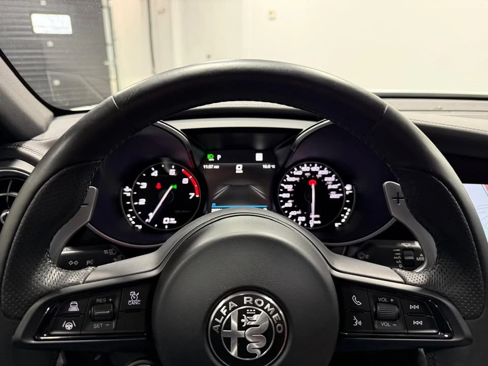 2022 Alfa Romeo Giulia - Image 15 of 20