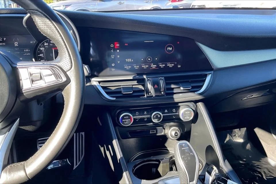 2022 Alfa Romeo Giulia - Image 4 of 18