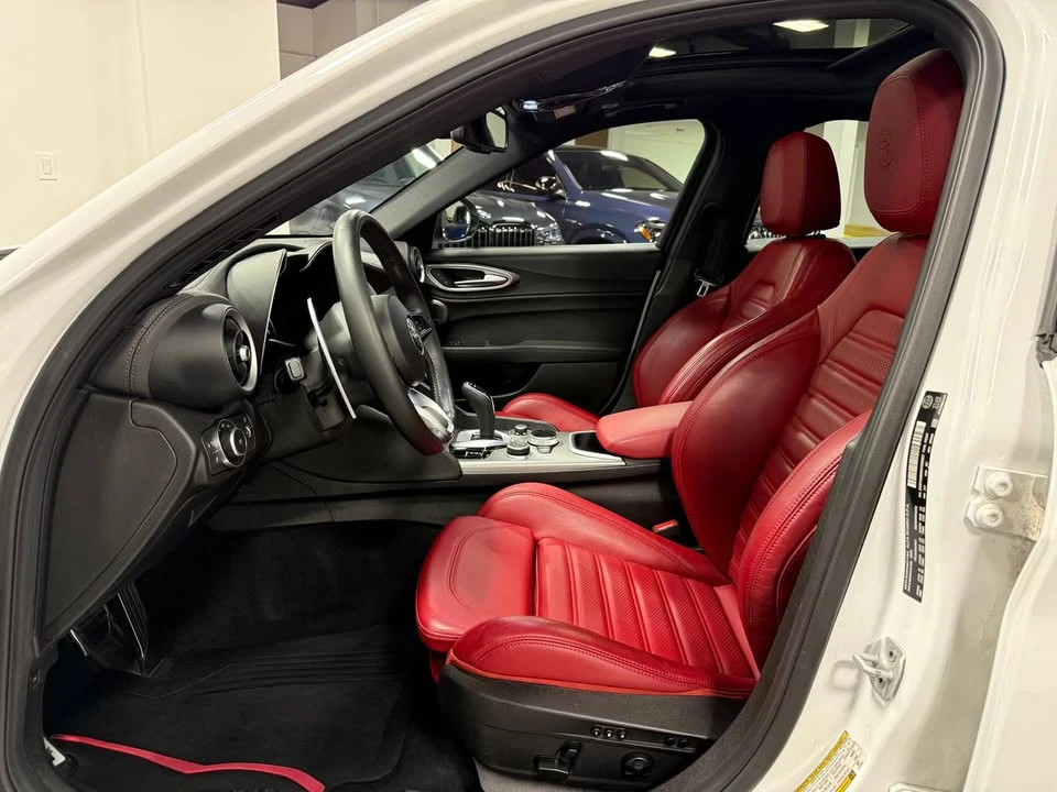 2022 Alfa Romeo Giulia - Image 9 of 20