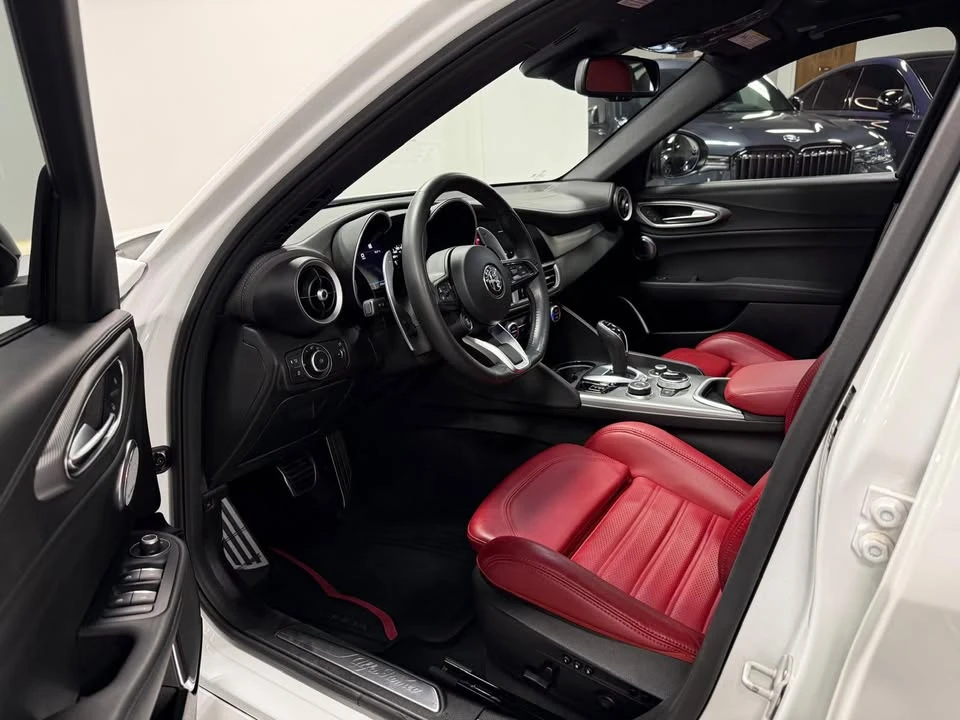 2022 Alfa Romeo Giulia - Image 8 of 20