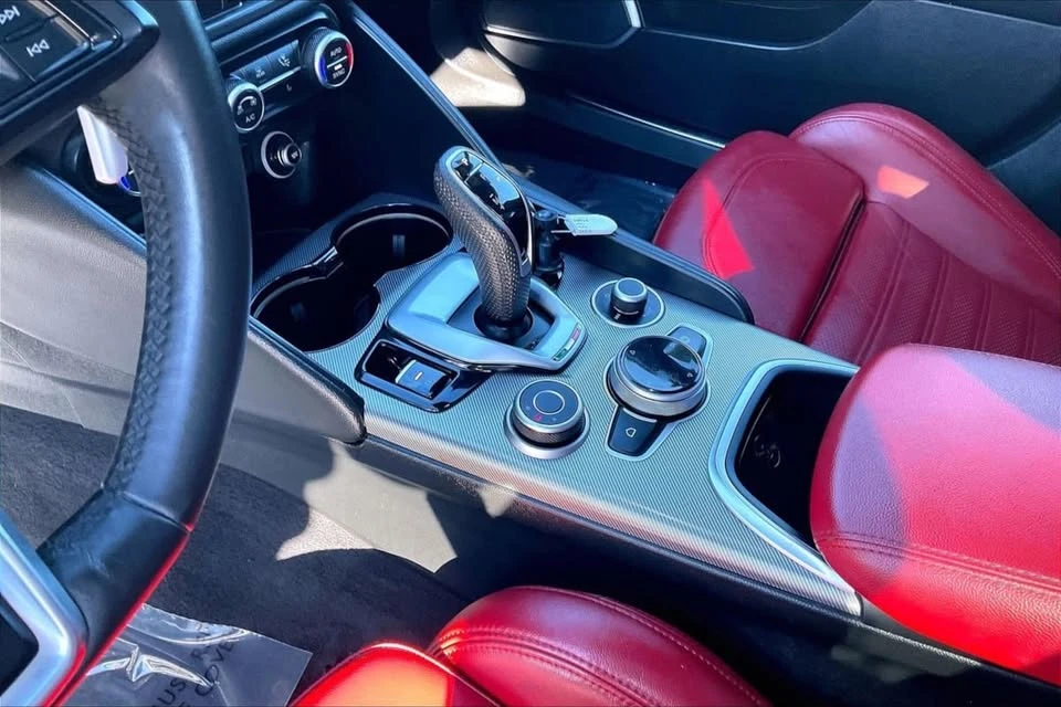 2022 Alfa Romeo Giulia - Image 13 of 18