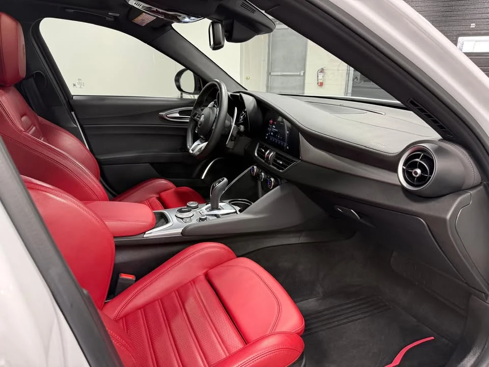 2022 Alfa Romeo Giulia - Image 10 of 20