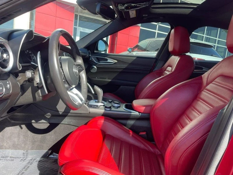 2022 Alfa Romeo Giulia - Image 5 of 12
