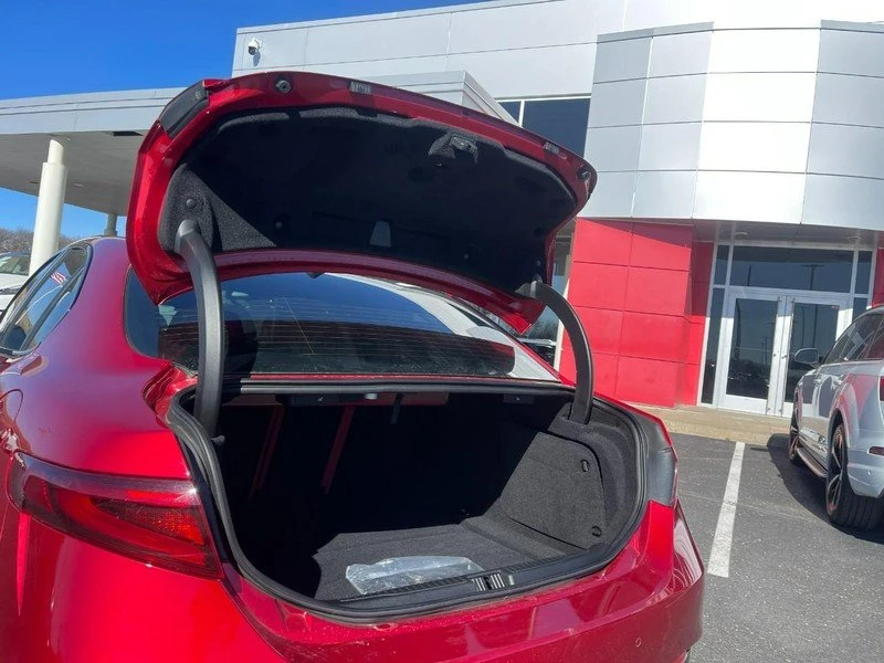 2022 Alfa Romeo Giulia - Image 4 of 12