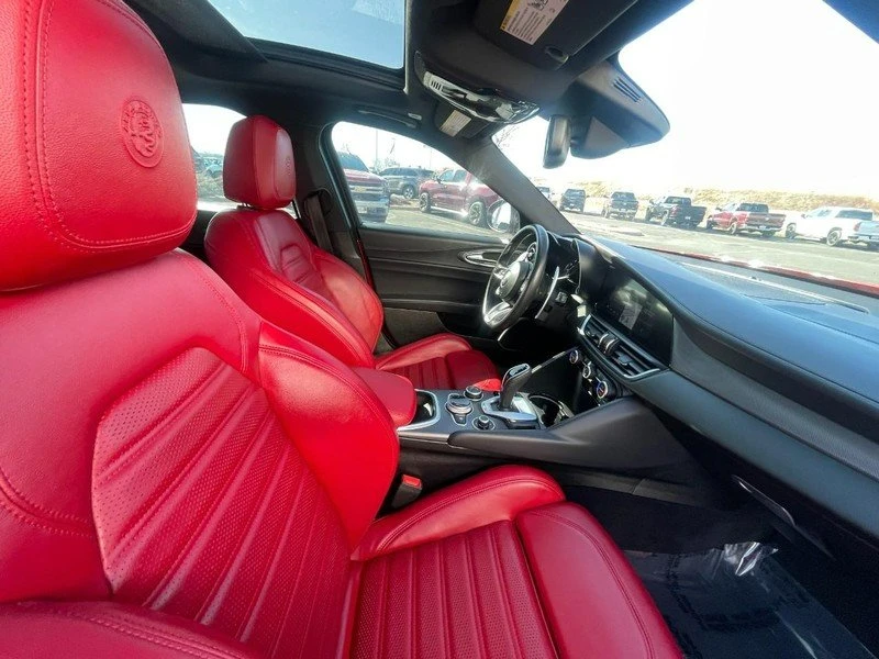 2022 Alfa Romeo Giulia - Image 11 of 12