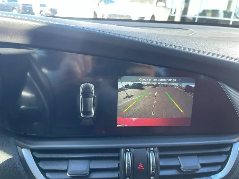 2022 Alfa Romeo Giulia - Image 9 of 12