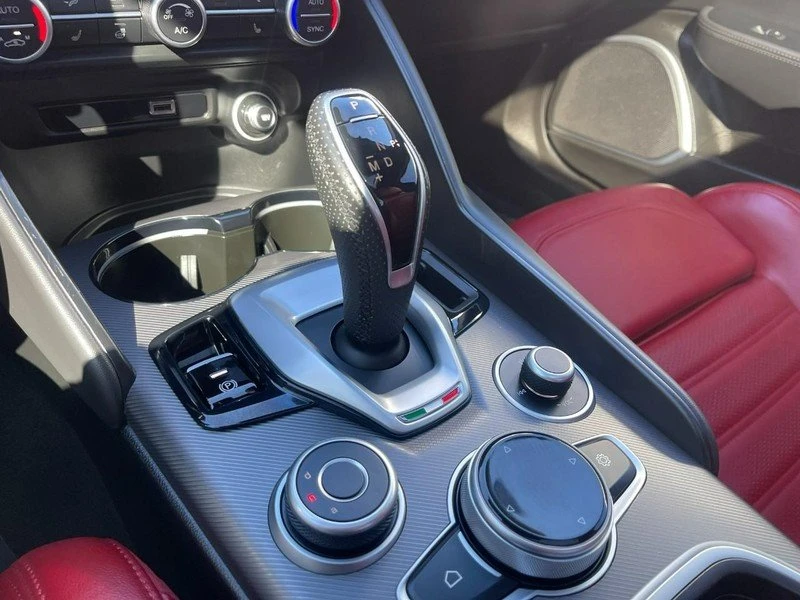 2022 Alfa Romeo Giulia - Image 10 of 12