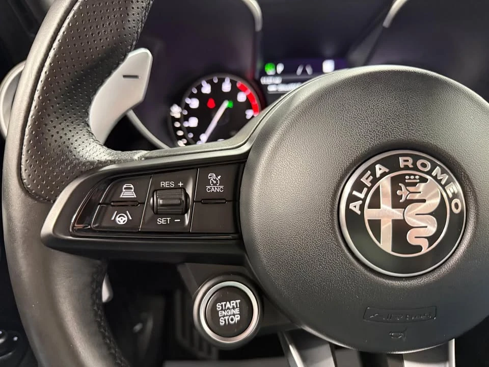 2022 Alfa Romeo Giulia - Image 16 of 20