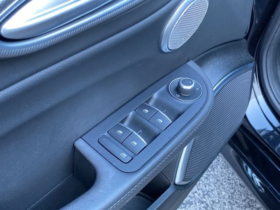 2022 Alfa Romeo Giulia - Image 11 of 19
